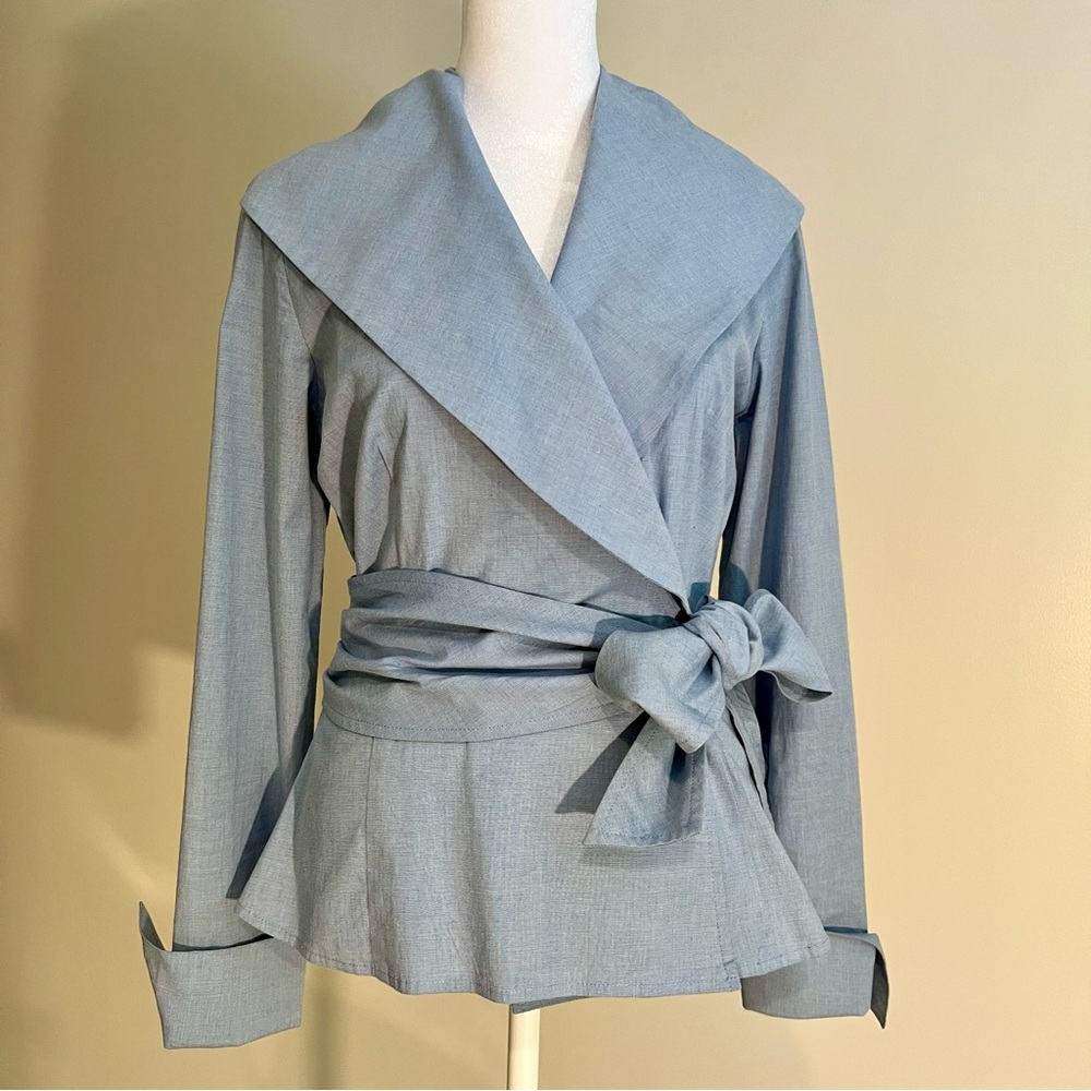 Finley blue chambray wrap shirt / blazer size small.